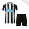 10086 PACK NEWCASTLE DOMICILE. ENSEMBLE ADULTE MAILLOT ET SHORT 2022 2023