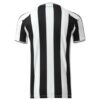 10088 PACK NEWCASTLE DOMICILE. ENSEMBLE ADULTE MAILLOT ET SHORT 2022 2023
